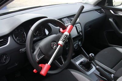 Steering wheel claw with combination lock - an optimal car anti-theft device